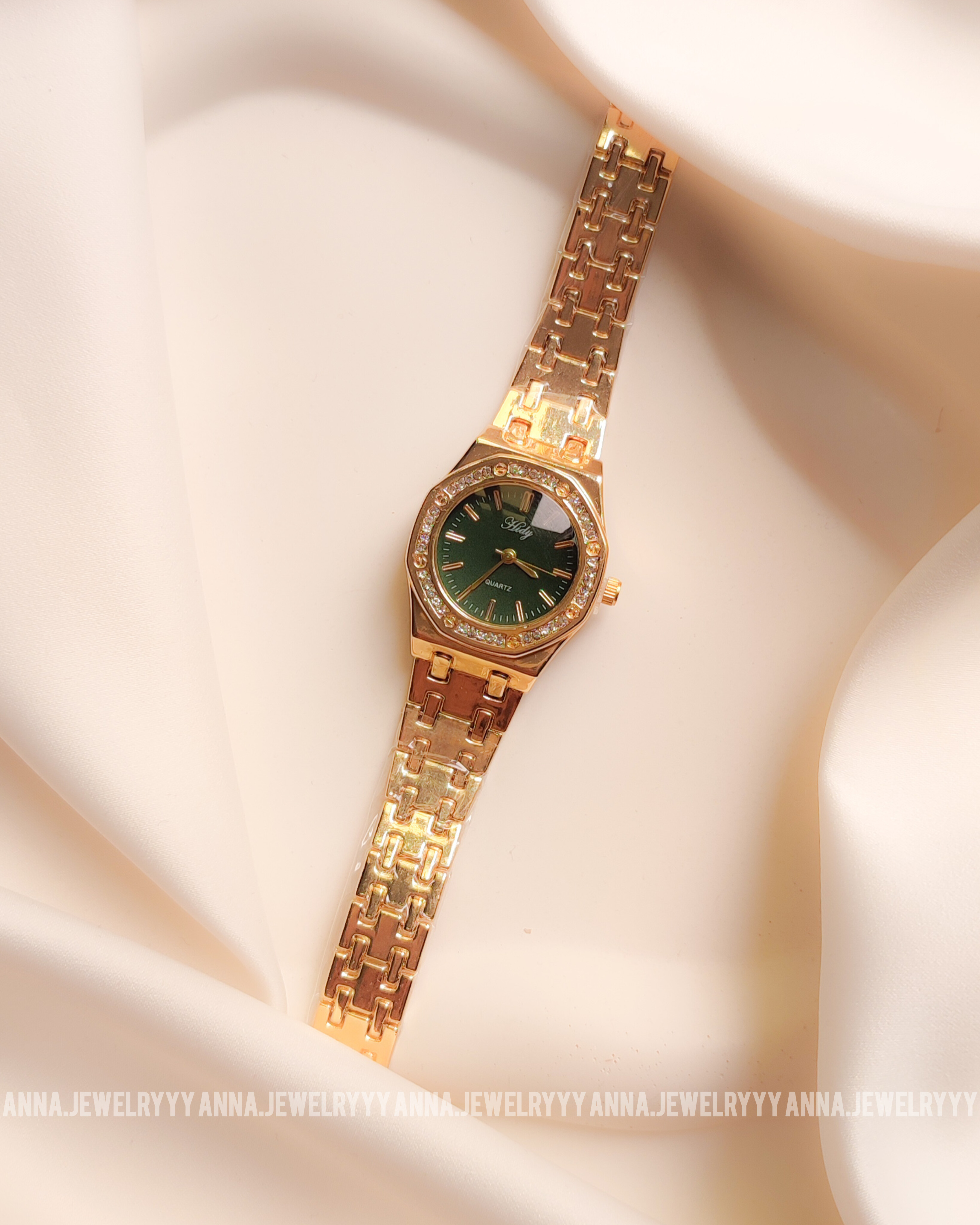 ساعت هشت ضلعی طلایی صفحه سبز درشت