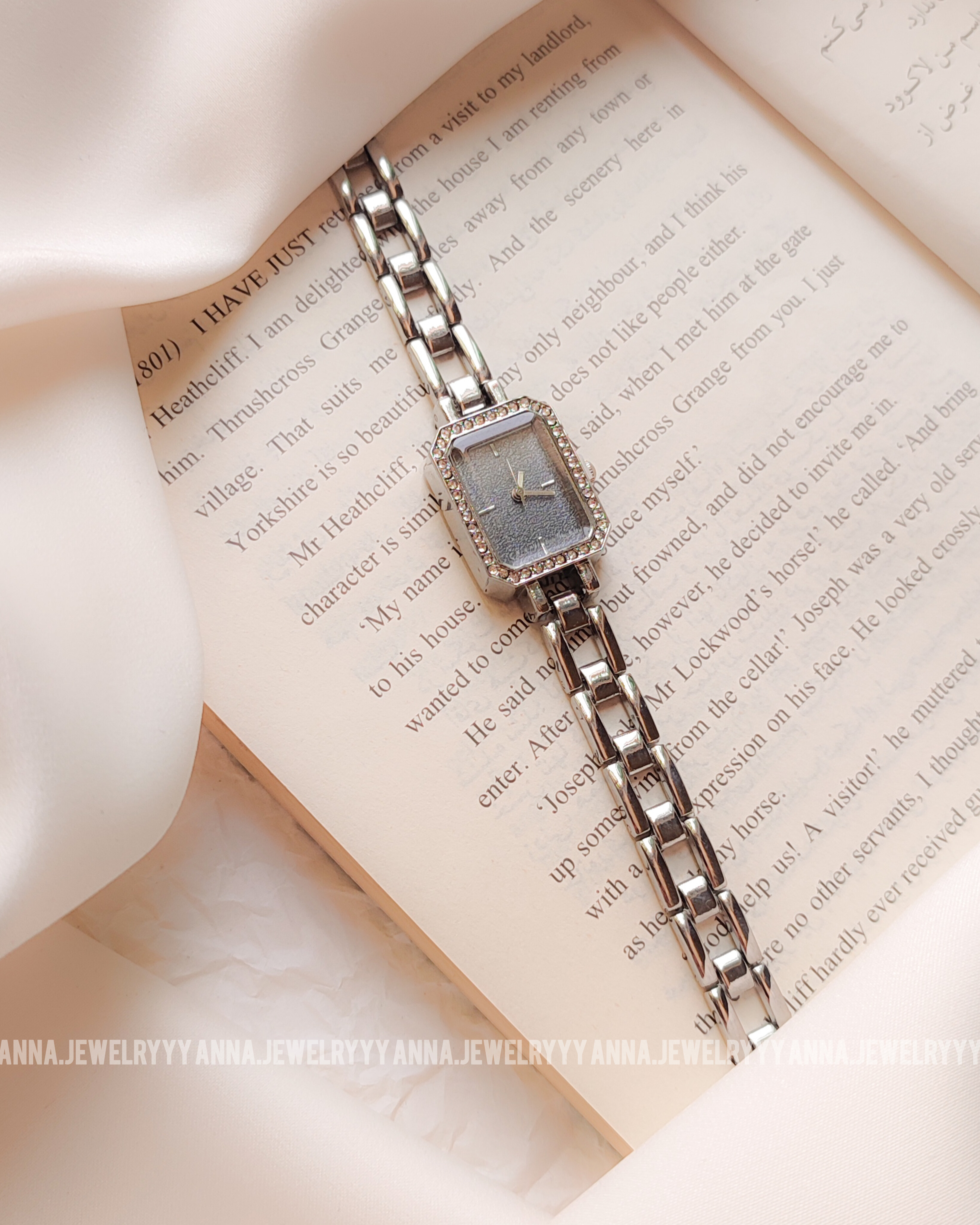 ساعت صفحه مستطیلی بند کارتیه سیلور