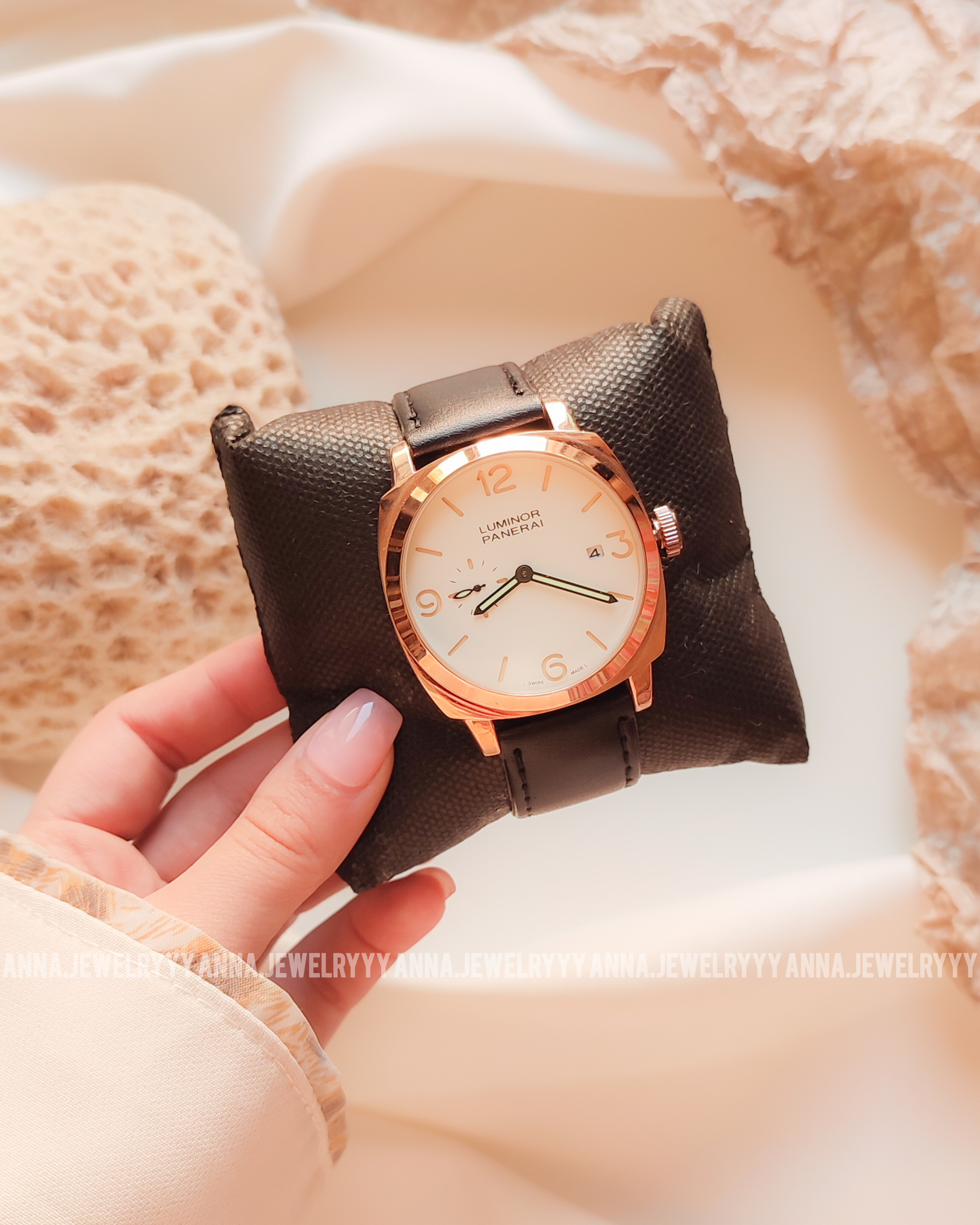 ساعت کلاسیک بند چرمی صفحه سفید مردانه